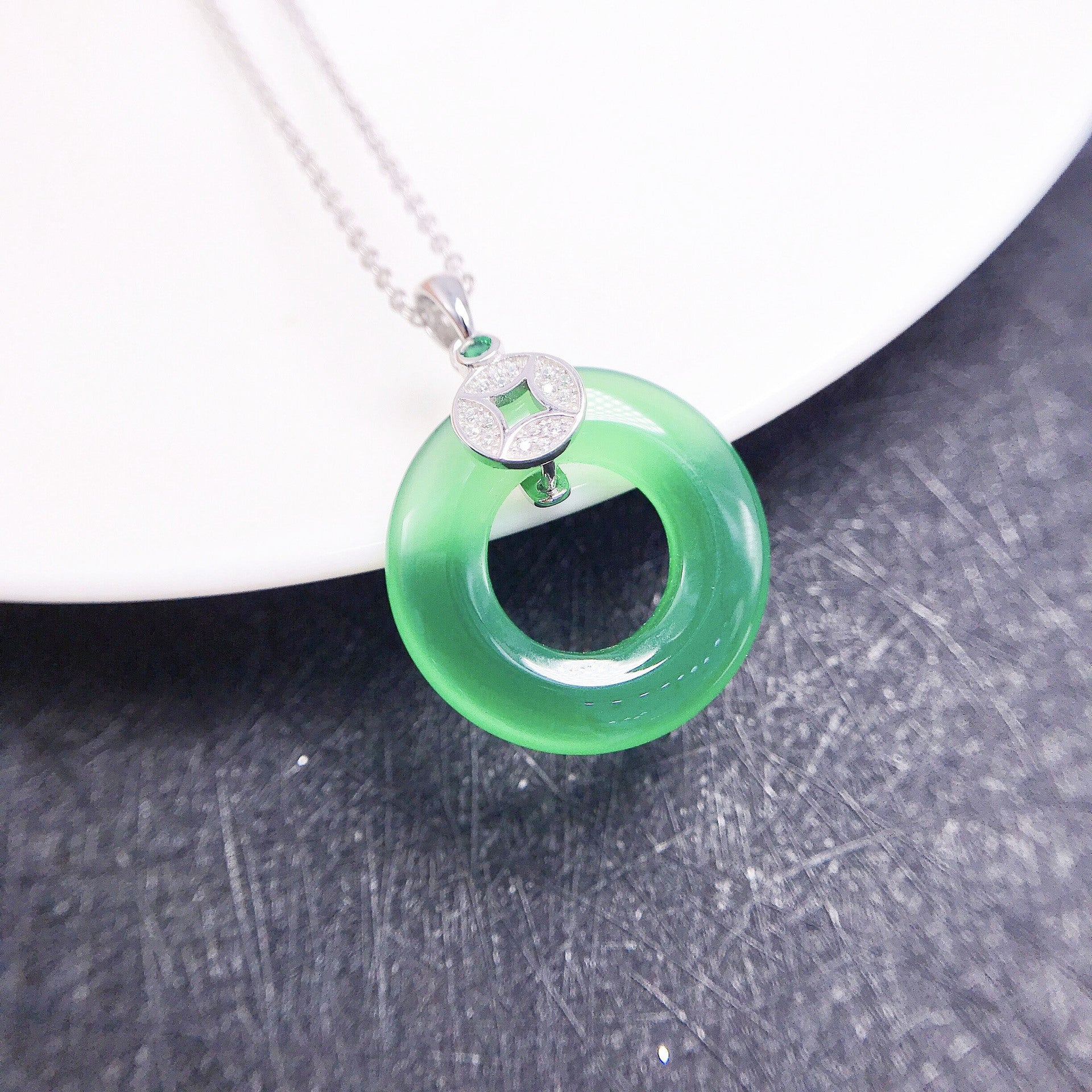Gold Art Natural green chalcedony donut silver diamond pendant, peace buckle shape jade necklace, Mother's Day gift, commuting date party exquisite jewelry