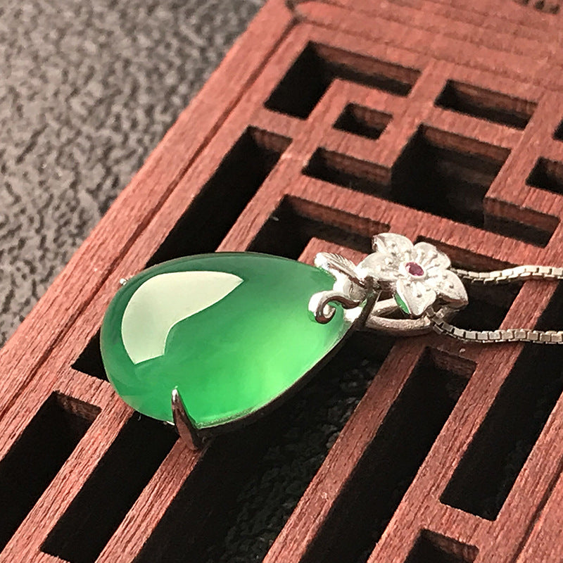 Gold Art Green Chalcedony Pendant Women's Silver Inlaid Flower Shaped Jade Necklace Fashionable and Elegant Clavicle Chain