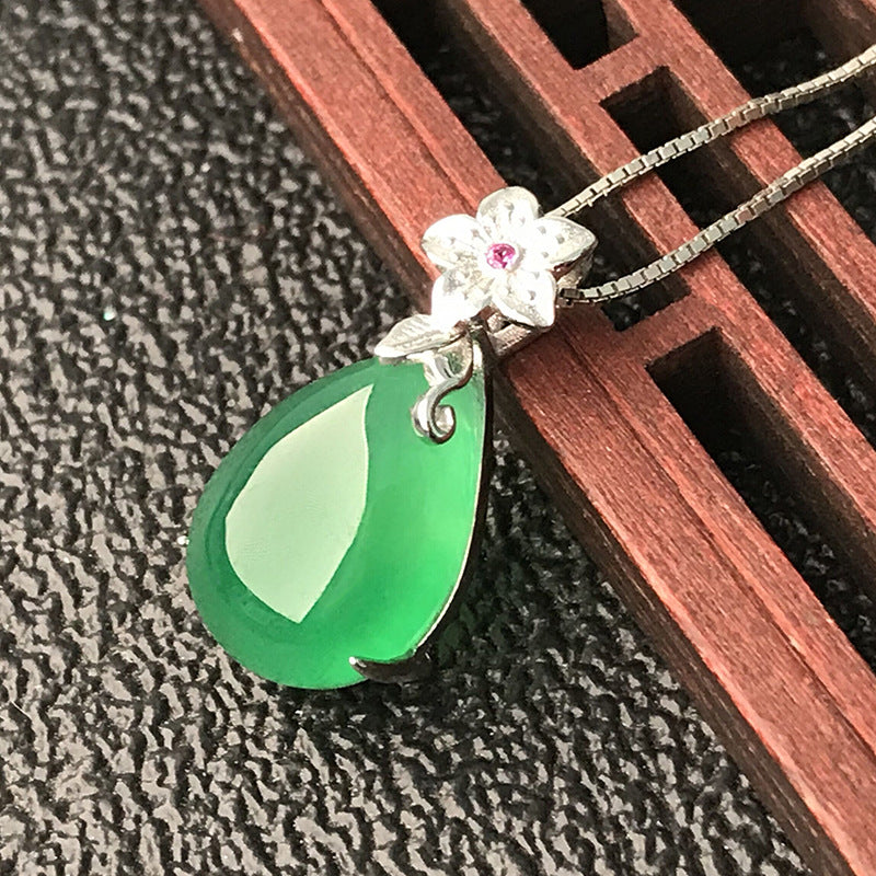 Gold Art Green Chalcedony Pendant Women's Silver Inlaid Flower Shaped Jade Necklace Fashionable and Elegant Clavicle Chain