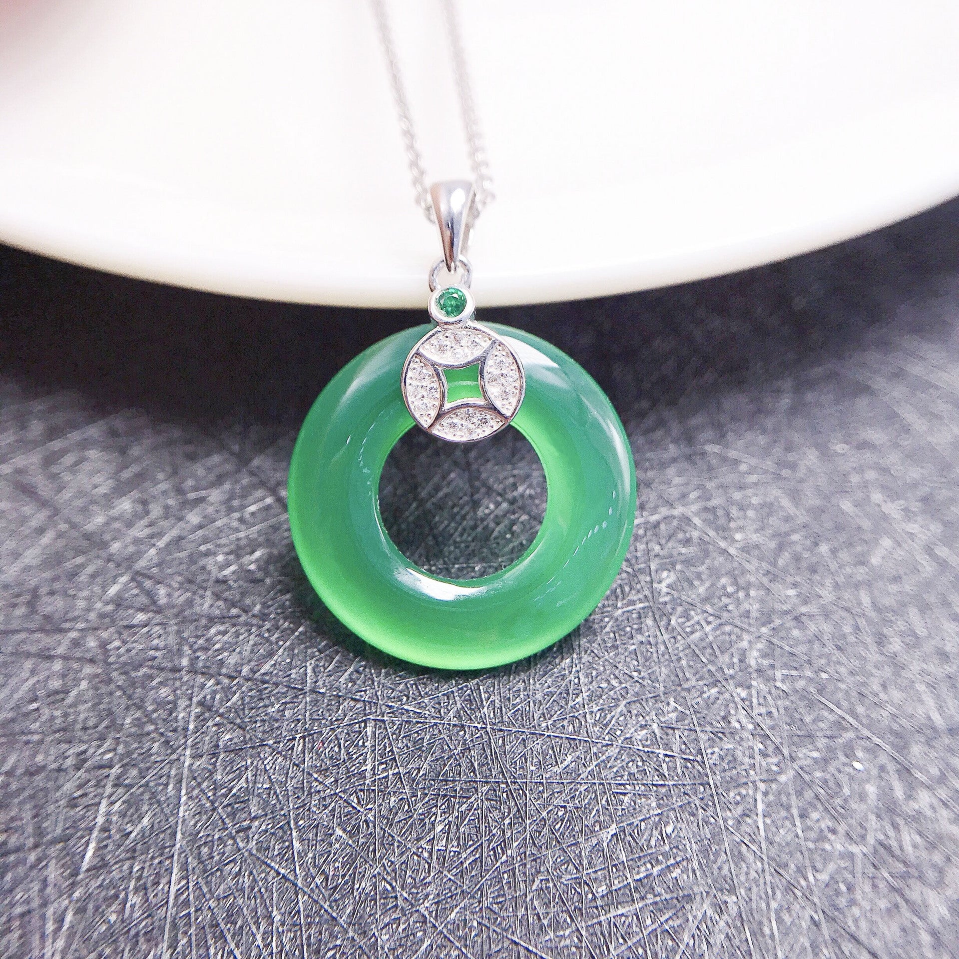 Gold Art Natural green chalcedony donut silver diamond pendant, peace buckle shape jade necklace, Mother's Day gift, commuting date party exquisite jewelry