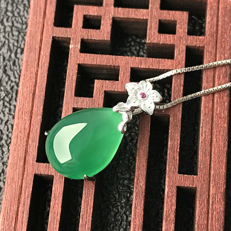 Gold Art Green Chalcedony Pendant Women's Silver Inlaid Flower Shaped Jade Necklace Fashionable and Elegant Clavicle Chain