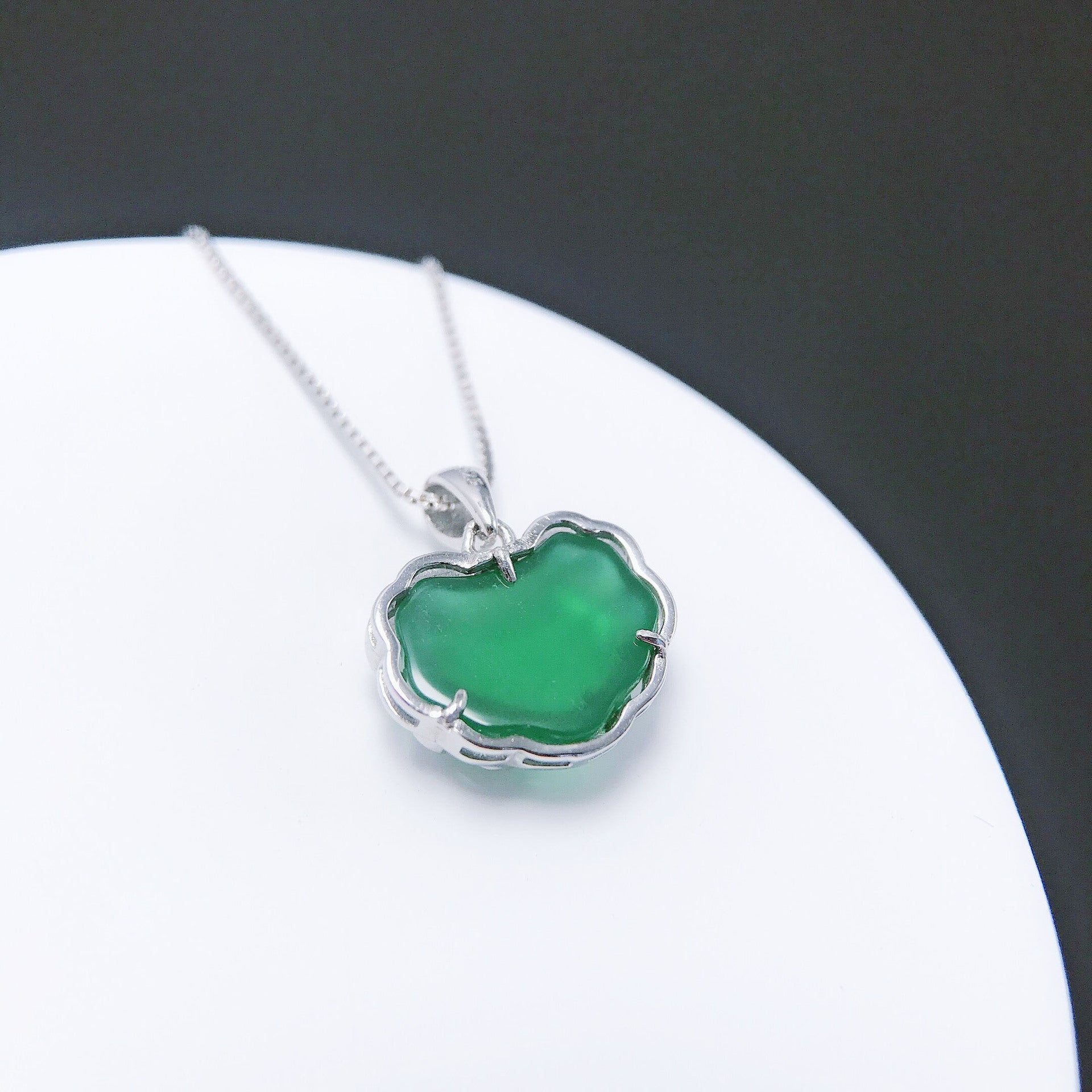 Gold Art Natural ice chalcedony necklace green chalcedony peace lock S925 silver inlaid chalcedony pendant