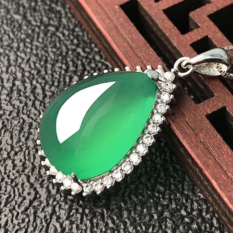 Gold Art Drop-shaped chrysoprase silver pendant with diamonds, the shining focus of dinner parties and dates