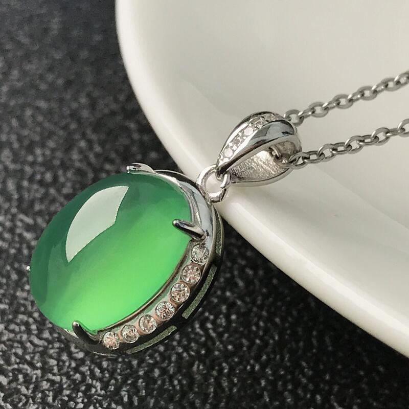 Gold Art Natural green chalcedony oval silver diamond pendant S925 silver necklace daily wear birthday gift temperament clavicle chain