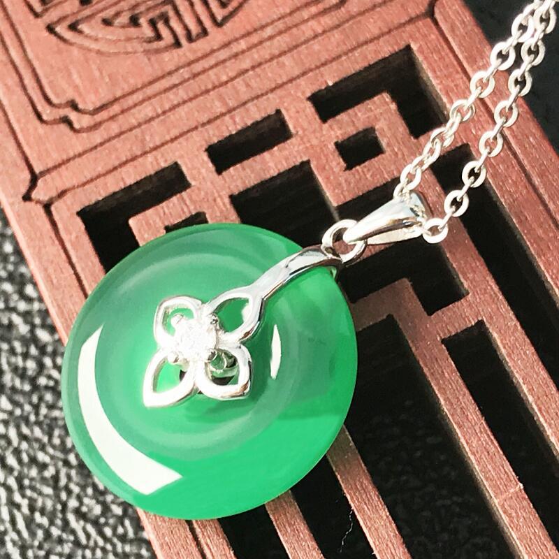 Green Chalcedony Peace Buckle Silver Diamond Pendant | Wear it daily to show your temperament, give it as a holiday gift to show your love