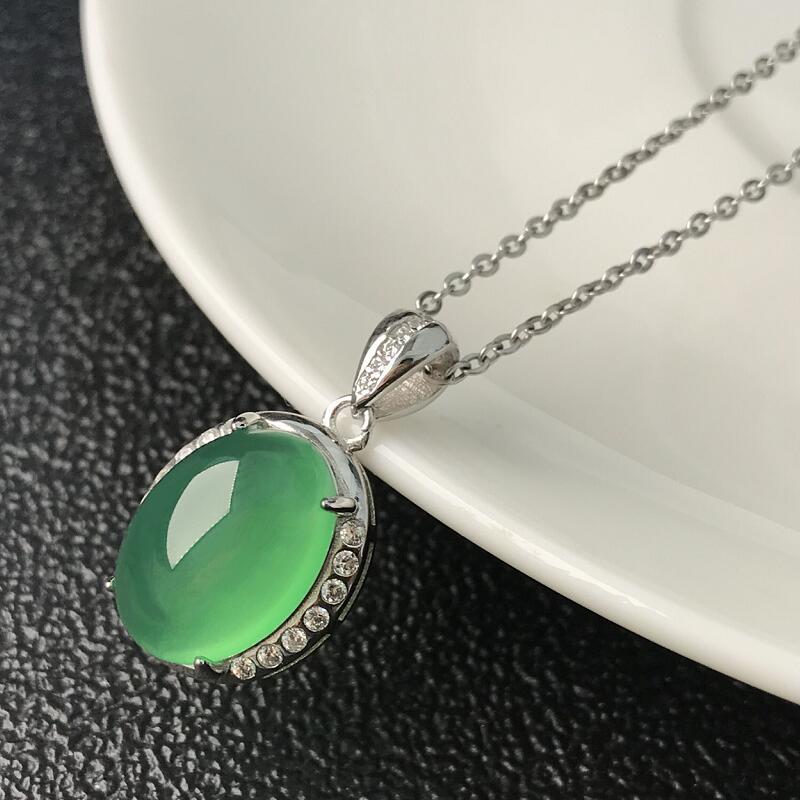 Gold Art Natural green chalcedony oval silver diamond pendant S925 silver necklace daily wear birthday gift temperament clavicle chain
