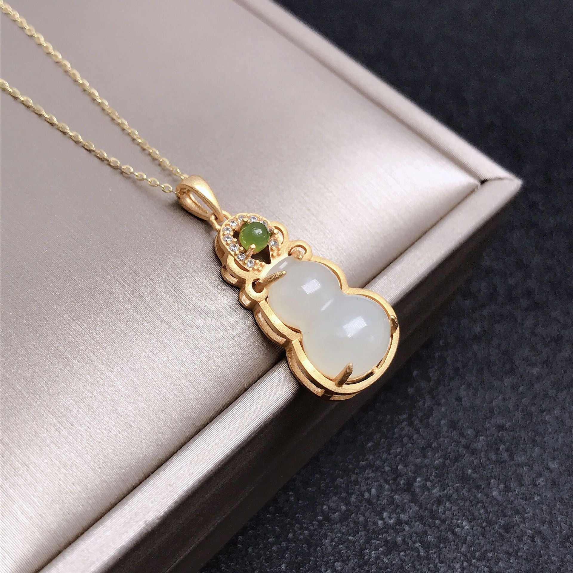 Gold Art Silver-plated Hetian jade gourd pendant, white jade Fulu design, green jade inlaid with diamonds, daily wear, gift jewelry for elders