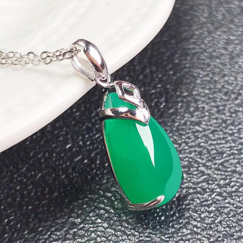 Gold Art Drop-shaped green chalcedony silver-inlaid pendant A fresh and elegant embellishment for daily commuting