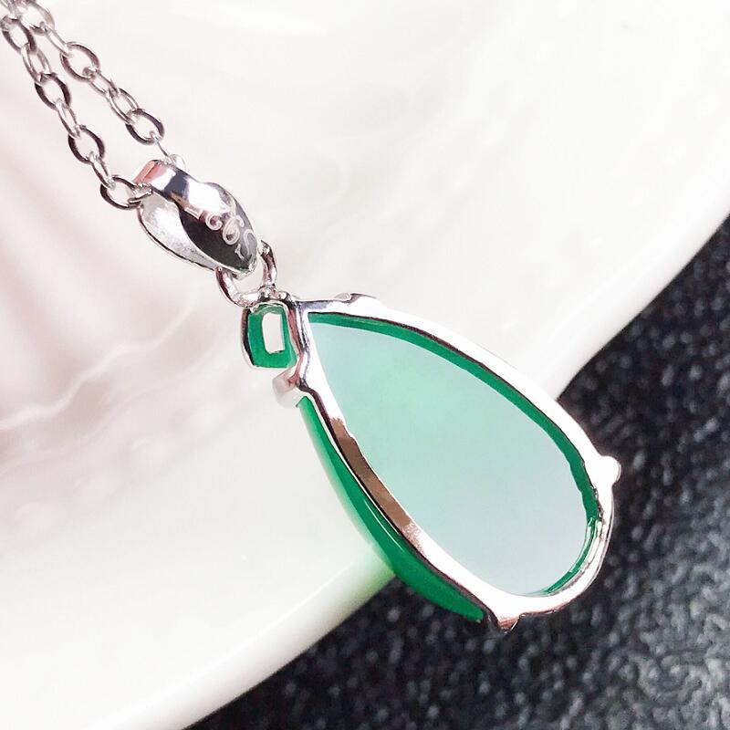 Gold Art Drop-shaped green chalcedony silver-inlaid pendant A fresh and elegant embellishment for daily commuting