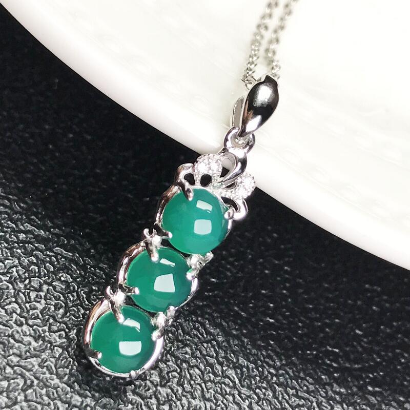 Gold Art Green Chalcedony Pea Pod Silver Diamond Pendant | Show your elegance in daily life and convey blessings as a gift