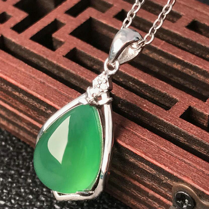 Gold Art Natural green chalcedony water drop silver diamond pendant S925 silver necklace daily wear birthday gift temperament clavicle chain