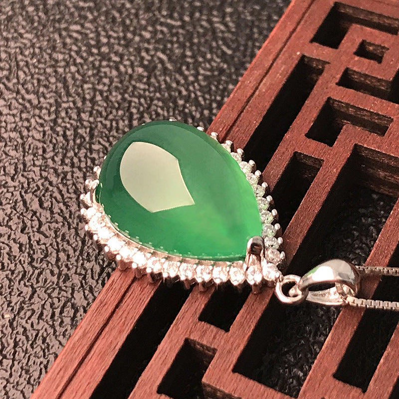 Gold Art Drop-shaped chrysoprase silver pendant with diamonds, the shining focus of dinner parties and dates