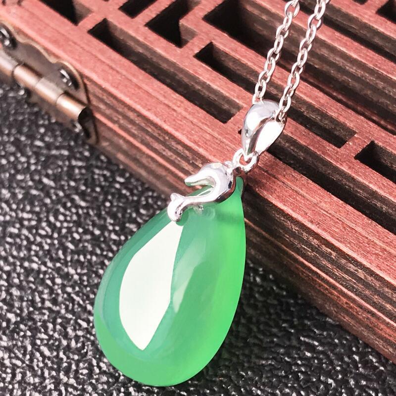 Gold Art Silver inlaid natural green chalcedony water drop pendant Dolphin buckle necklace Daily commuting date to send girlfriend fresh jewelry