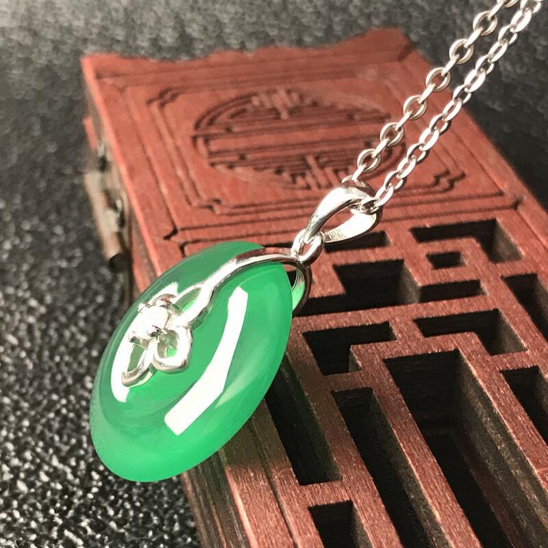 Green Chalcedony Peace Buckle Silver Diamond Pendant | Wear it daily to show your temperament, give it as a holiday gift to show your love