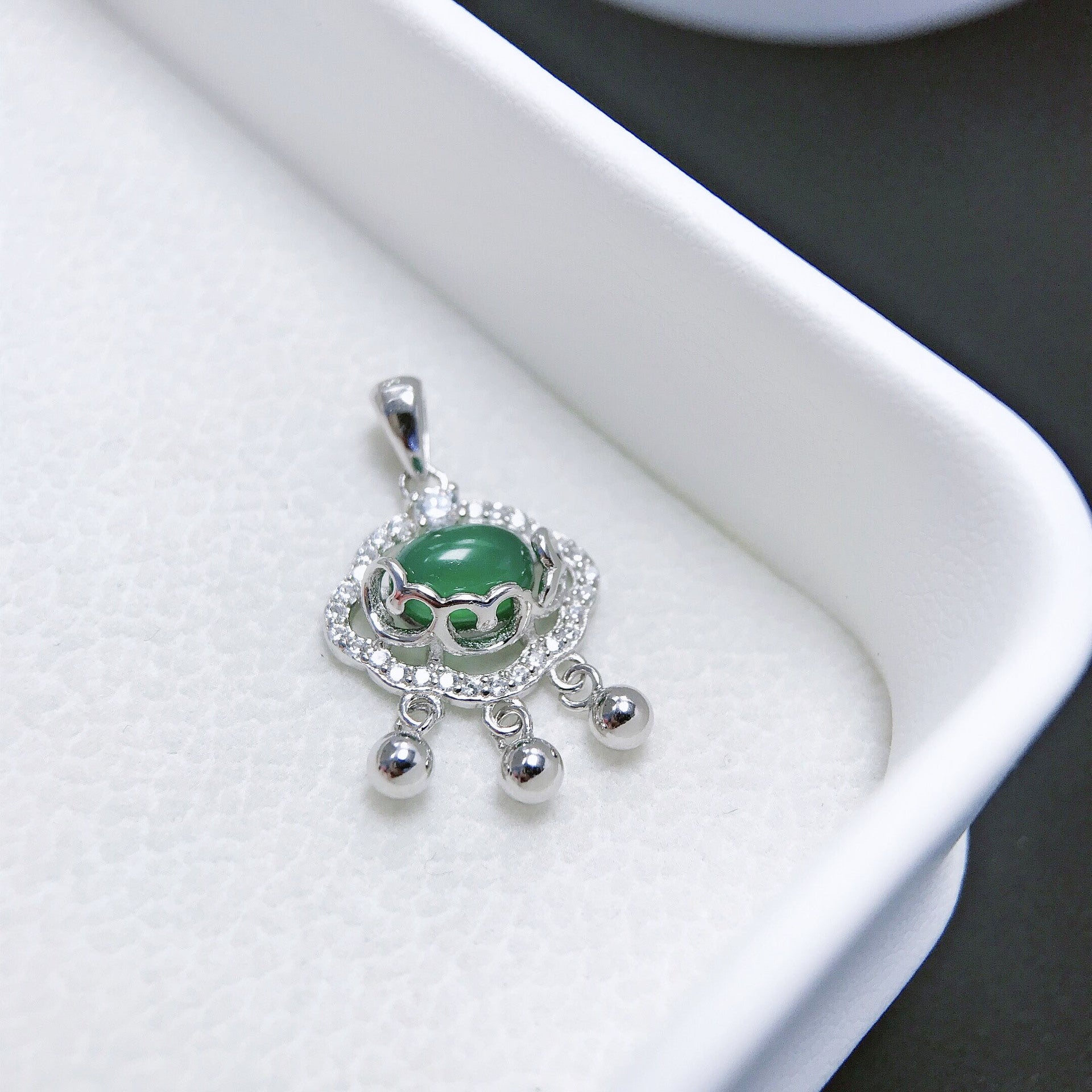 Gold Art  Ice-type green chalcedony Ruyi lock silver diamond tassel pendant | Daily agility and peace as a gift