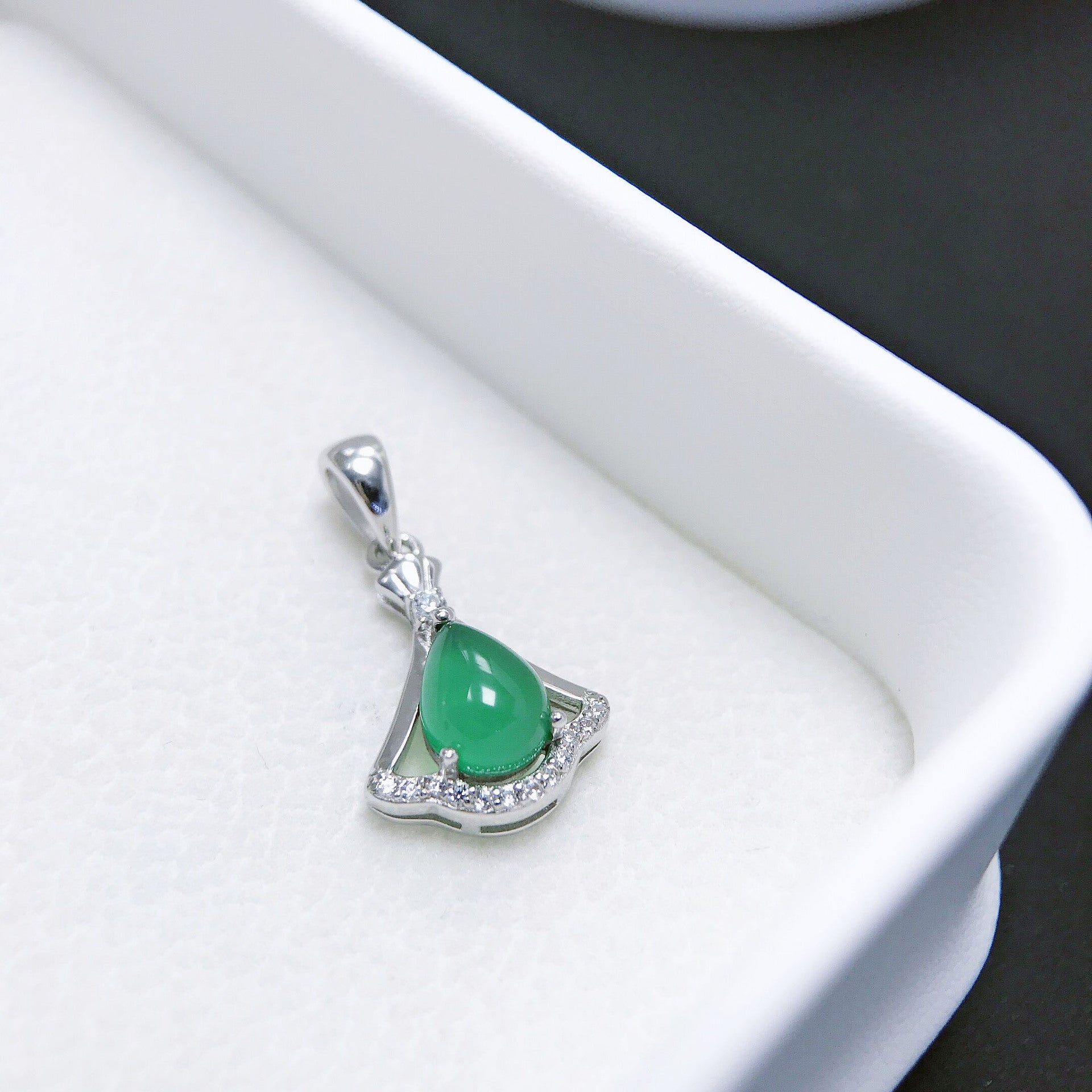Gold Art Silver diamond-studded icy green chalcedony lucky bag pendant | Give her the spring green spirit and the intention of gathering blessings and wealth