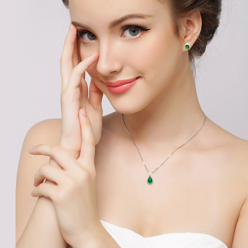 Gold Art Drop-shaped chrysoprase silver pendant with diamonds, the shining focus of dinner parties and dates