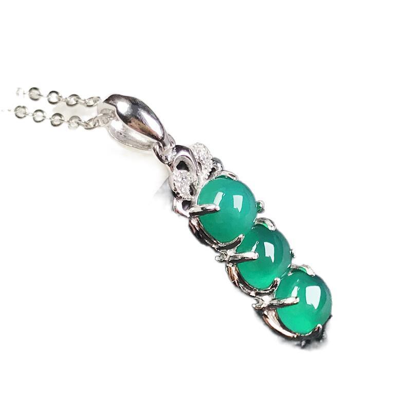 Gold Art Green Chalcedony Pea Pod Silver Diamond Pendant | Show your elegance in daily life and convey blessings as a gift