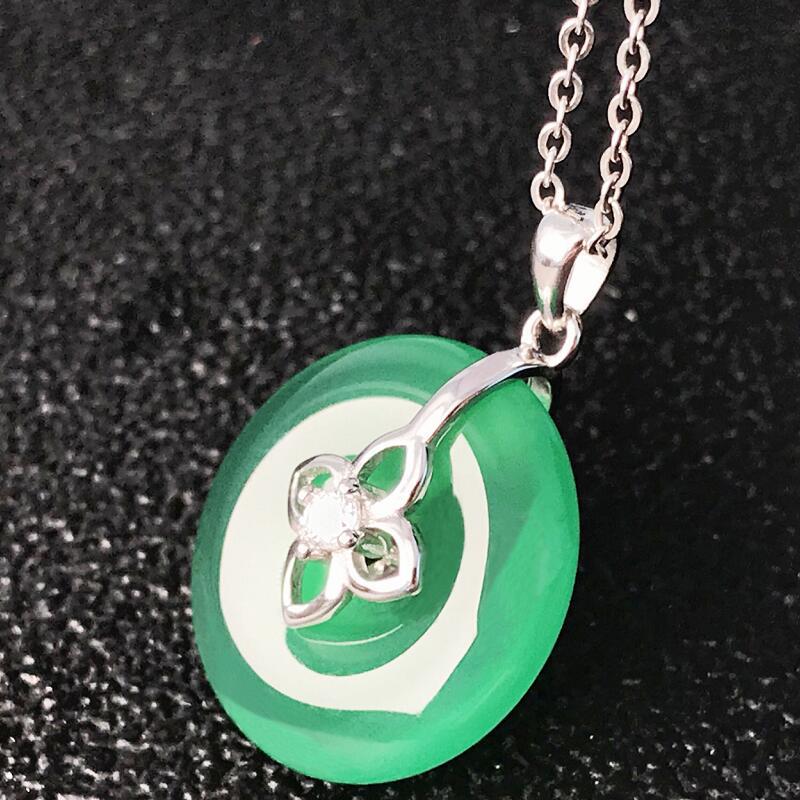 Green Chalcedony Peace Buckle Silver Diamond Pendant | Wear it daily to show your temperament, give it as a holiday gift to show your love