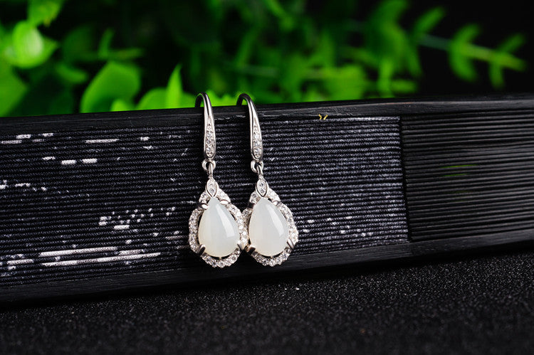 Gold Art  Exquisite platinum-plated Nephrite jade earrings – teardrop-shaped design with cubic zirconia, perfect for everyday wear or gift giving