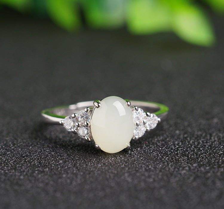 Gold Art With certificate | 925 sterling silver and Hetian jade egg-shaped ring  Classic diamond-set design | Suitable for daily use / gift giving / commuting Natural jade + silver support to preserve color Elegant and detailed