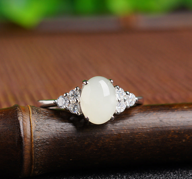 Gold Art With certificate | 925 sterling silver and Hetian jade egg-shaped ring  Classic diamond-set design | Suitable for daily use / gift giving / commuting Natural jade + silver support to preserve color Elegant and detailed