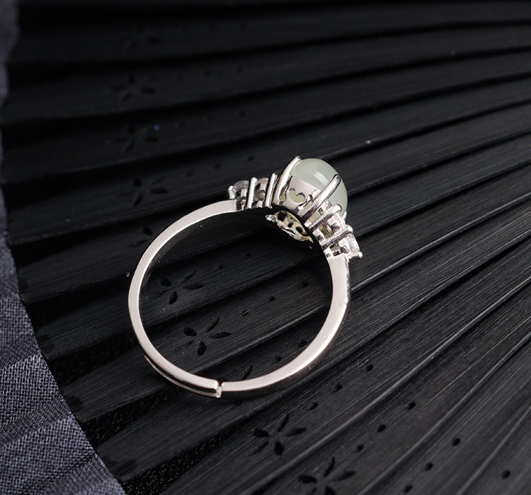 Gold Art With certificate | 925 sterling silver and Hetian jade egg-shaped ring  Classic diamond-set design | Suitable for daily use / gift giving / commuting Natural jade + silver support to preserve color Elegant and detailed