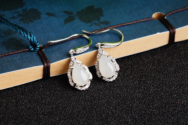 Gold Art  Exquisite platinum-plated Nephrite jade earrings – teardrop-shaped design with cubic zirconia, perfect for everyday wear or gift giving
