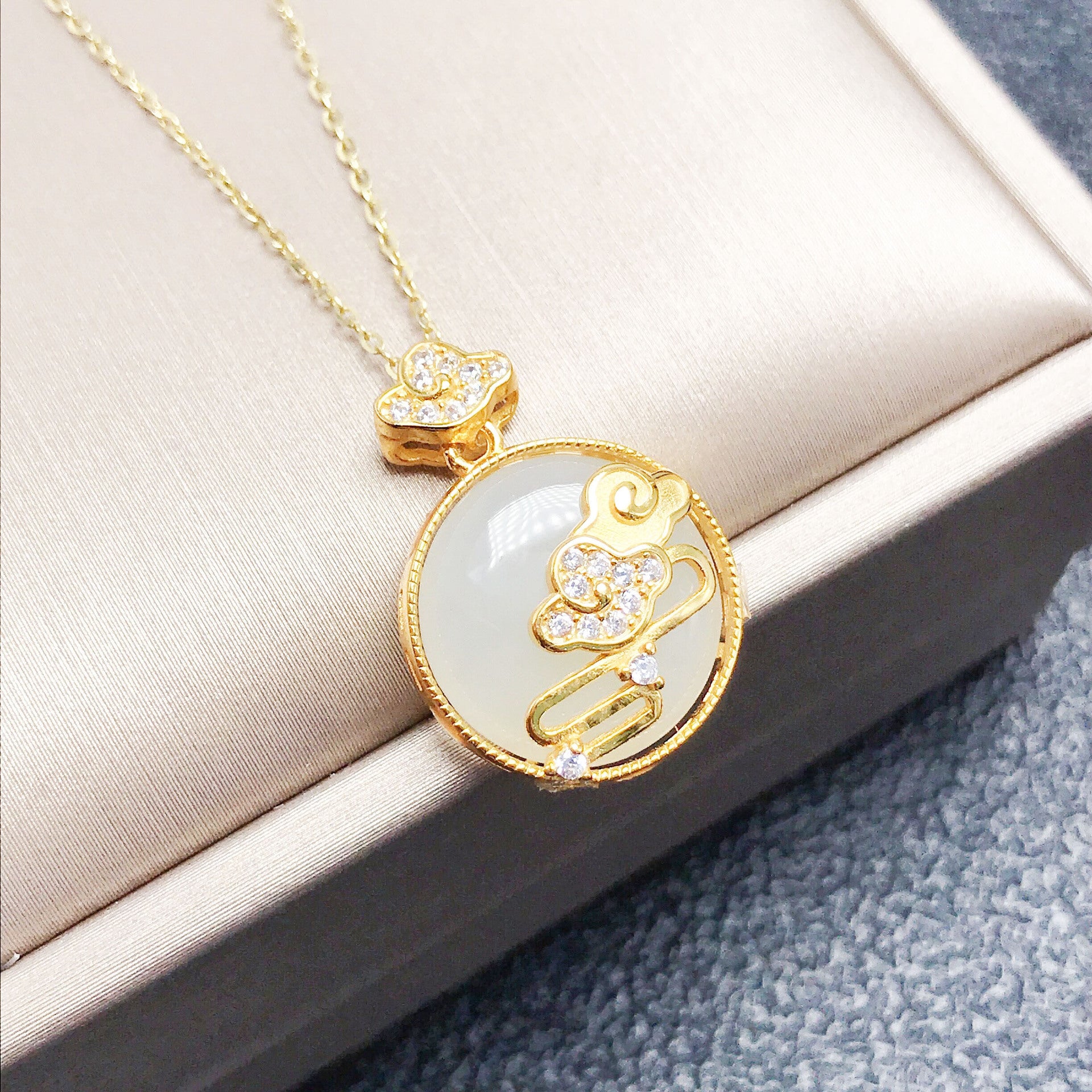 Gold Art Exquisite gold plated Hetian jade necklace - cloud design with cubic zirconia, suitable for daily wear or as a gift