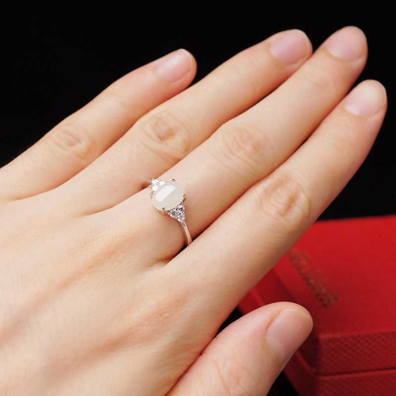 Gold Art With certificate | 925 sterling silver and Hetian jade egg-shaped ring  Classic diamond-set design | Suitable for daily use / gift giving / commuting Natural jade + silver support to preserve color Elegant and detailed