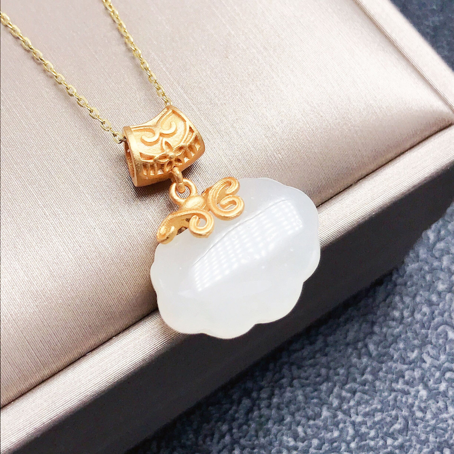 Gold Art Gold-Plated Hetian Jade Longevity Lock Necklace with Double Fish & Ruby Accents – Ideal for Daily Wear & Gifting