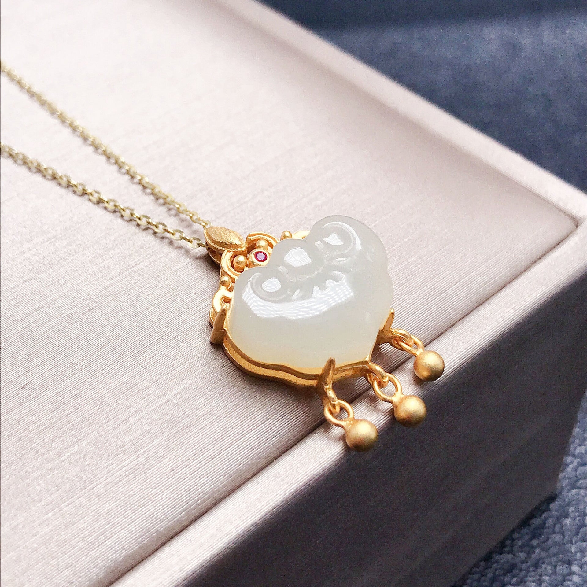 Gold Art Gold Plated Hetian Jade Longevity Lock Necklace with Ruby and Tassel Pendant - Perfect for Daily Wear and Gift Giving