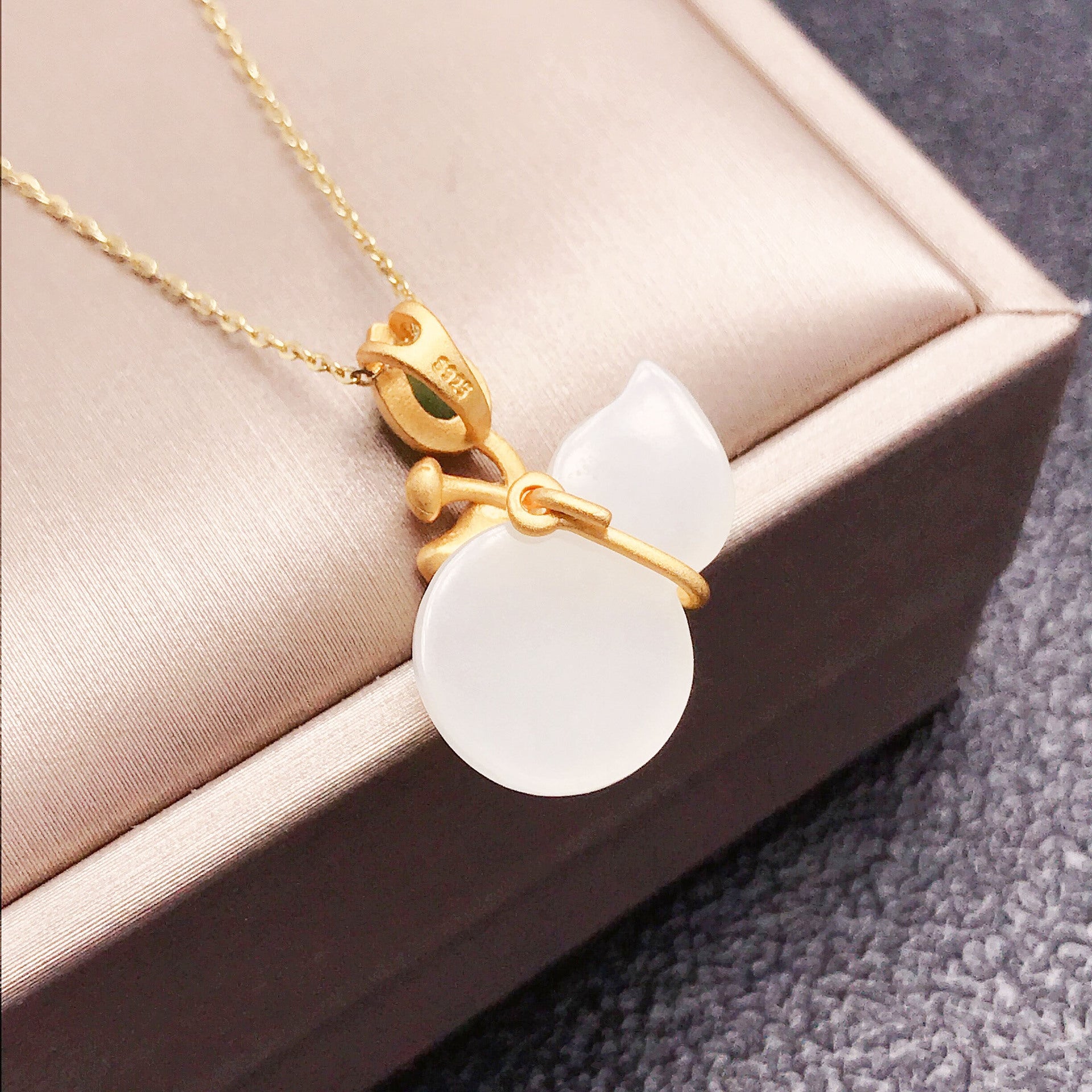 Gold Art Gold-Plated Hetian Jade Gourd Necklace with Lotus Accent – Perfect for Daily Wear & Gifting