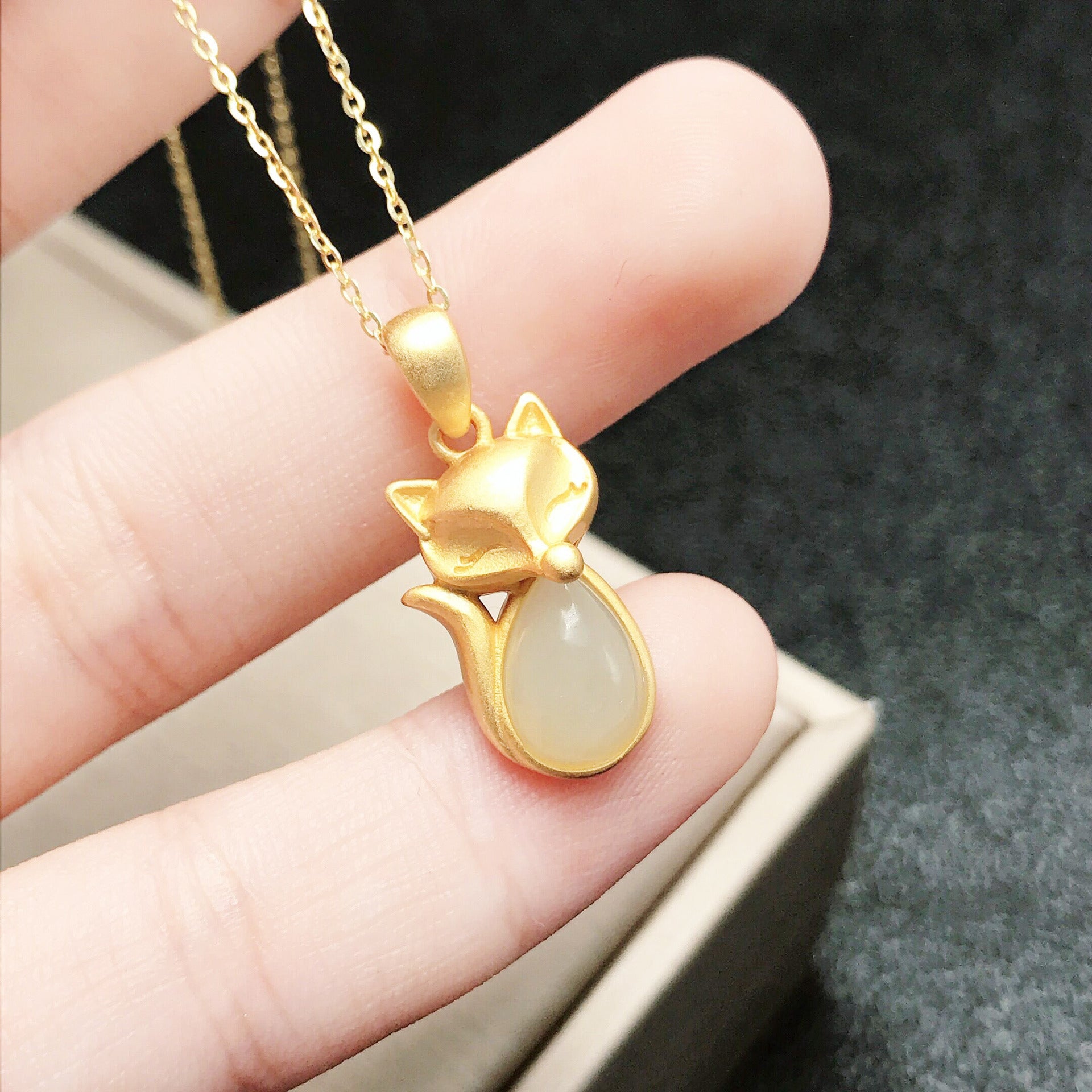 Gold Art Exquisite gold-plated Hetian jade fox pendant - teardrop-shaped jade embellishment, suitable for daily wear and gift giving