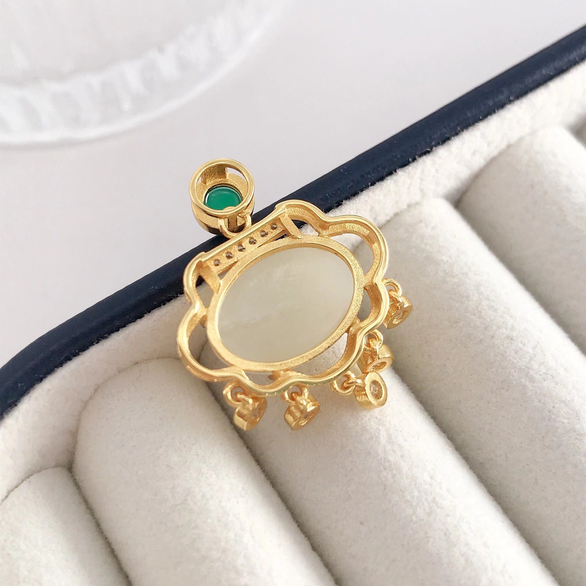Gold Art Gold-Plated Hetian Jade Longevity Lock Pendant Necklace – Green Chalcedony & CZ Embellishments for Everyday, Celebrations & Gifting