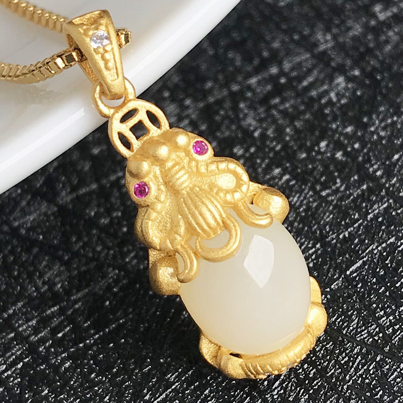 Gold Art Exquisite gold plated Hetian jade toad pendant - ruby embellishment and coin pattern, suitable for daily wear and gift giving