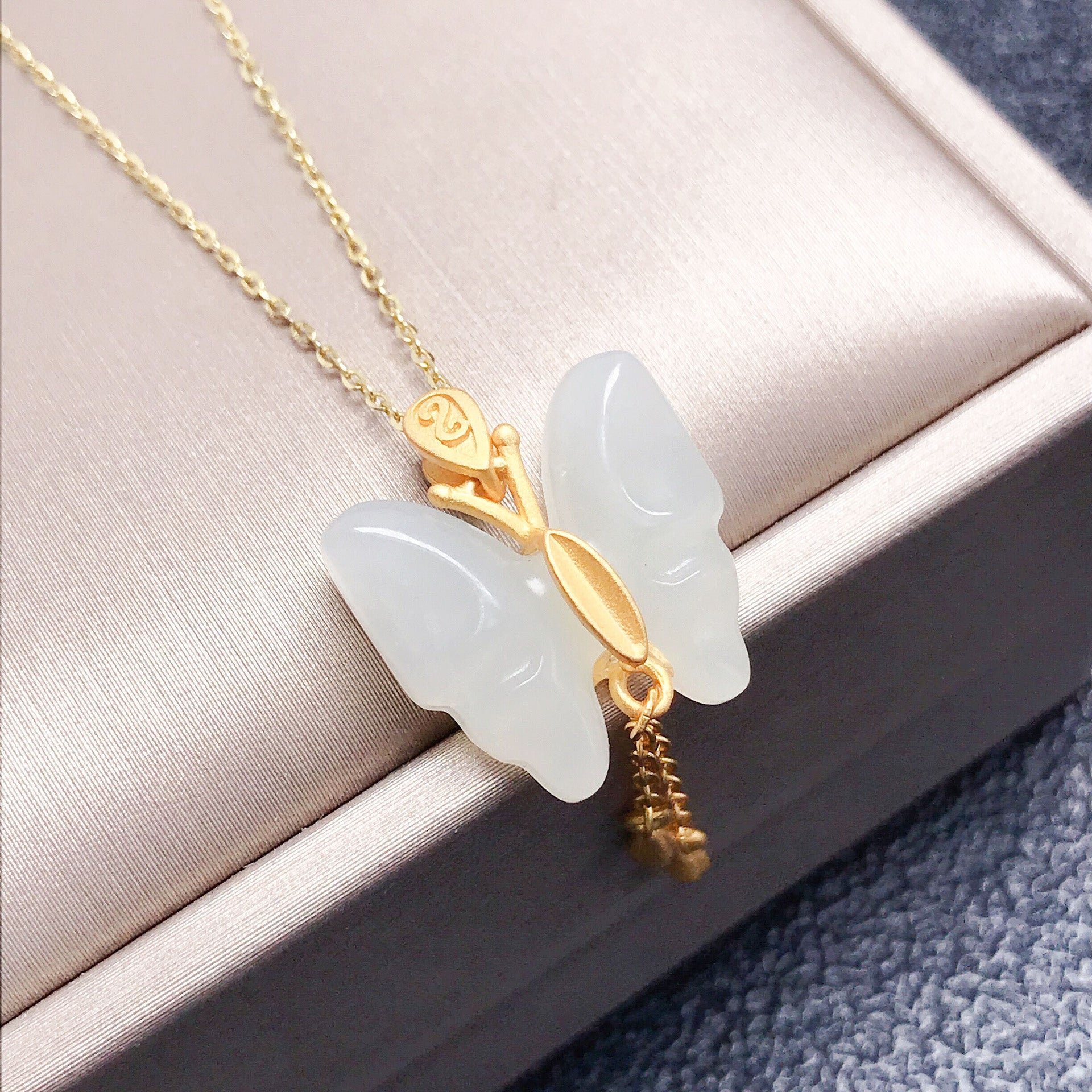 Gold Art  Gold-plated Hetian Jade Butterfly Necklace - A Tassel Pendant for Everyday Wear, Celebrations and Gifts