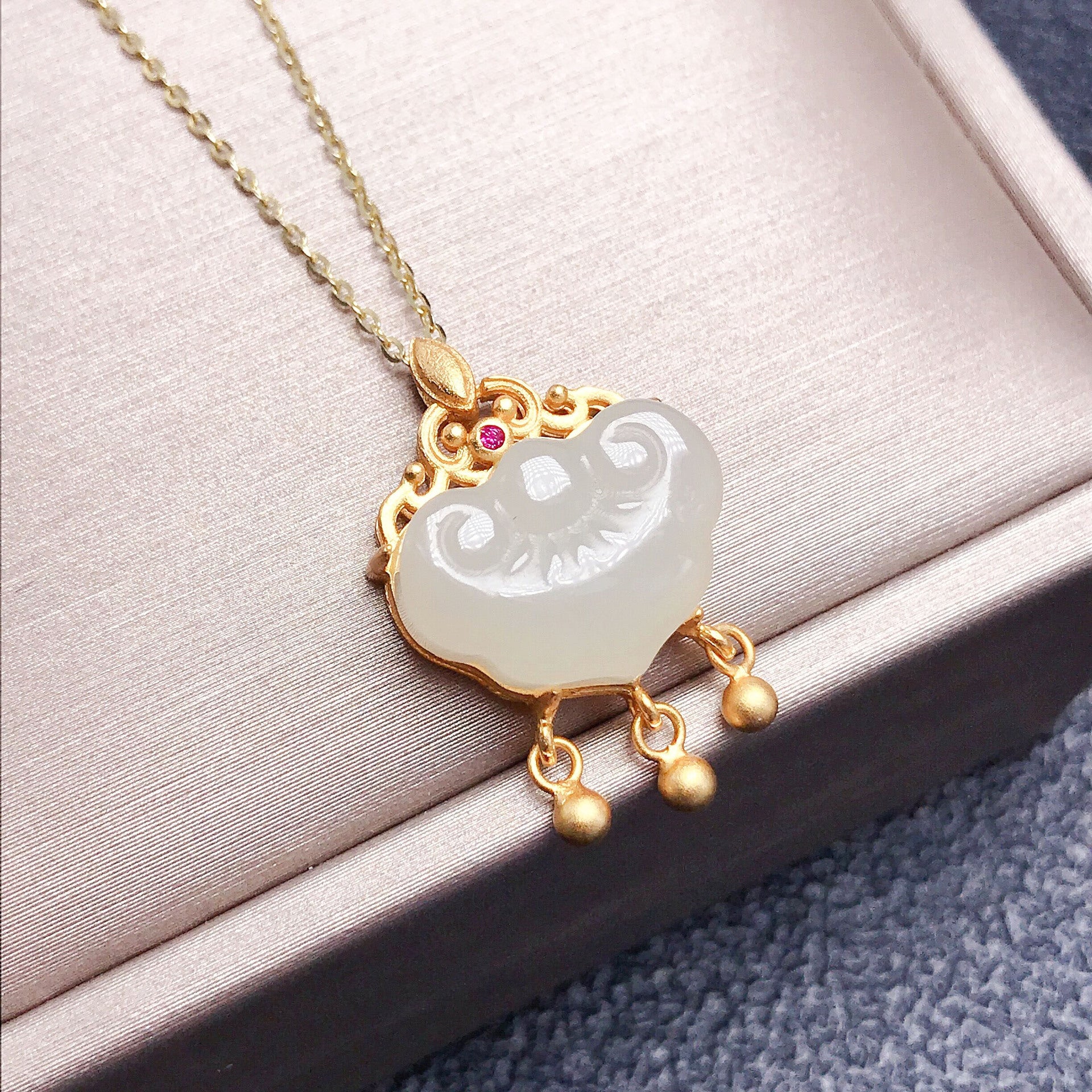 Gold Art Gold Plated Hetian Jade Longevity Lock Necklace with Ruby and Tassel Pendant - Perfect for Daily Wear and Gift Giving