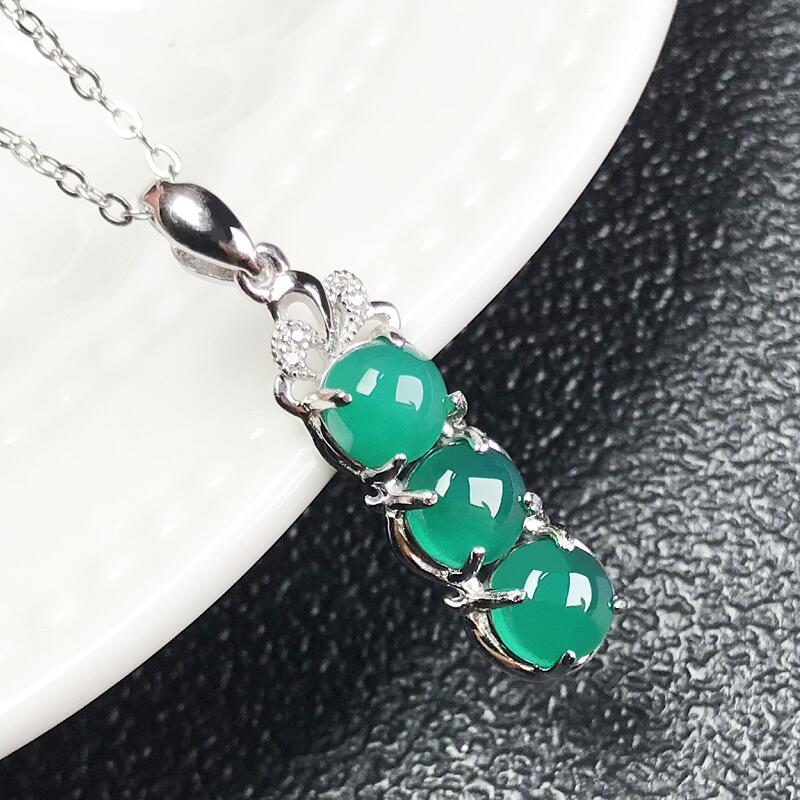 Gold Art Green Chalcedony Pea Pod Silver Diamond Pendant | Show your elegance in daily life and convey blessings as a gift