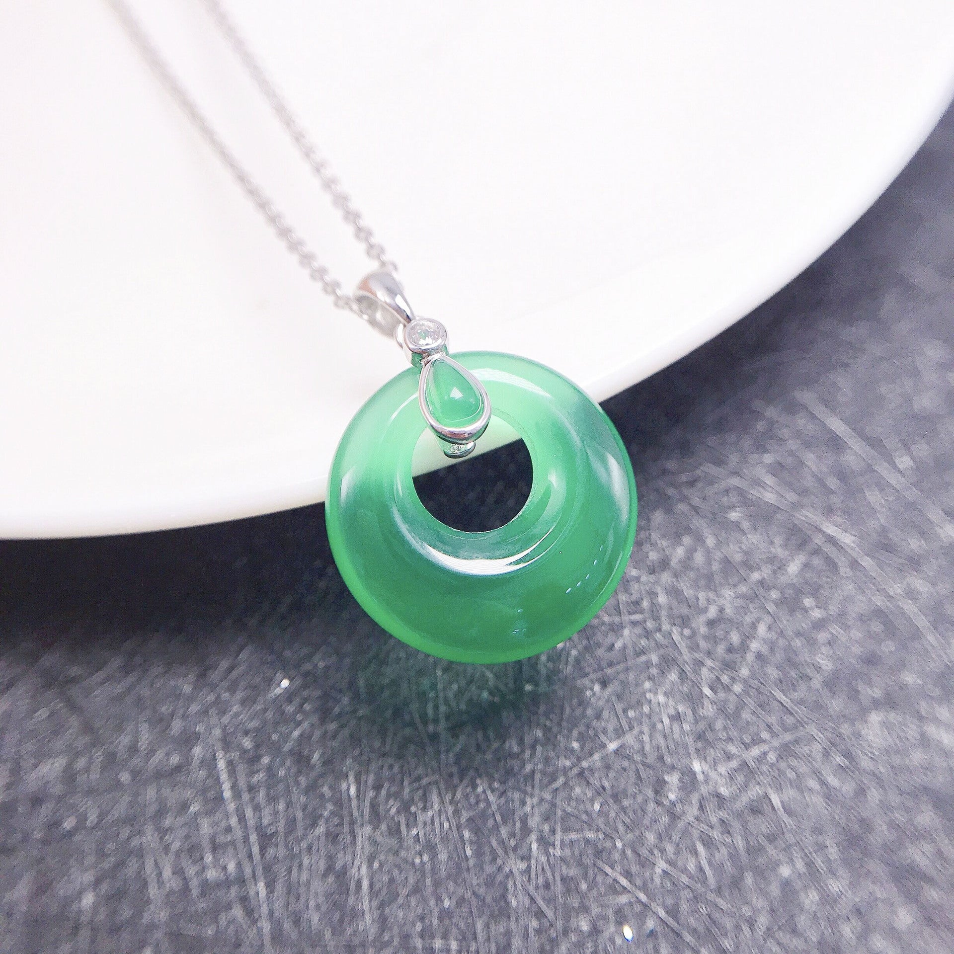 Gold Art Green Chalcedony Peace Buckle Silver Diamond Pendant｜Elegant in daily life, a gift to spread peace