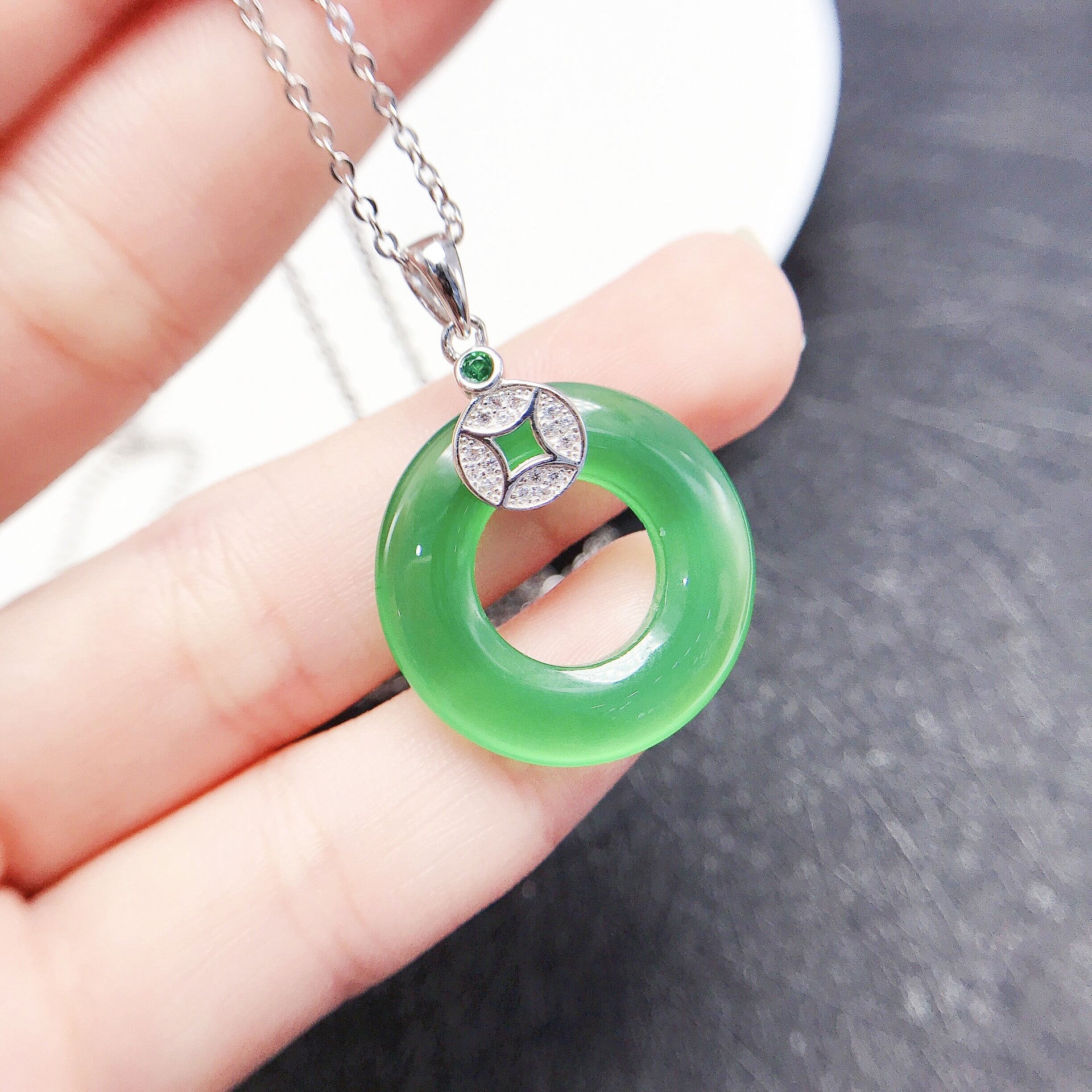 Gold Art Natural green chalcedony donut silver diamond pendant, peace buckle shape jade necklace, Mother's Day gift, commuting date party exquisite jewelry