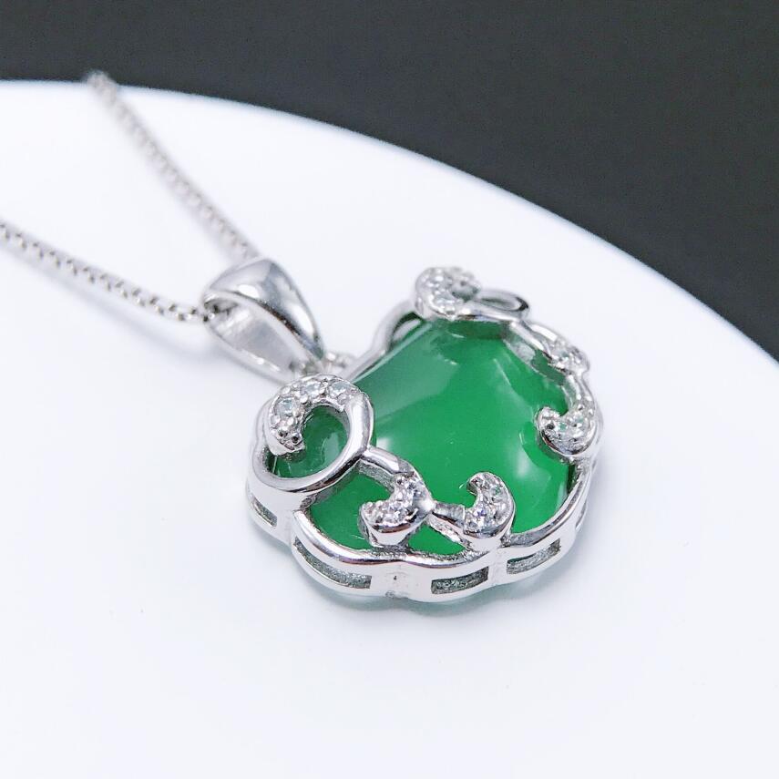 Gold Art Natural ice chalcedony necklace green chalcedony peace lock S925 silver inlaid chalcedony pendant